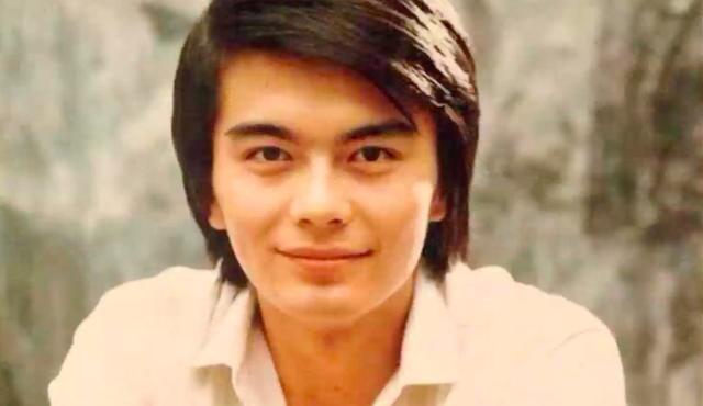 他与蔡国庆是同学，四任老婆都是美女，演技好到上街被人骂