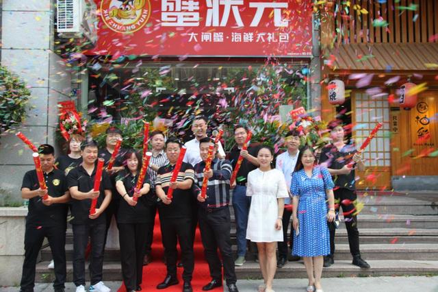 食品溯源新招 武漢一商戶用激光給螃蟹"紋身"防偽