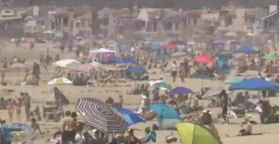 一夜之间美国民众无比团结，要干一把大的，但