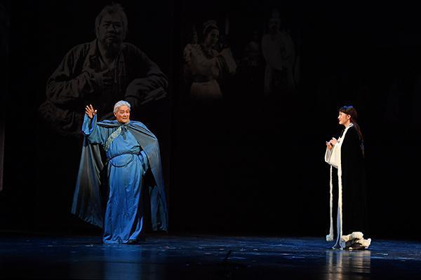 不是所有老演员都叫老戏骨，93岁还登台演话剧，