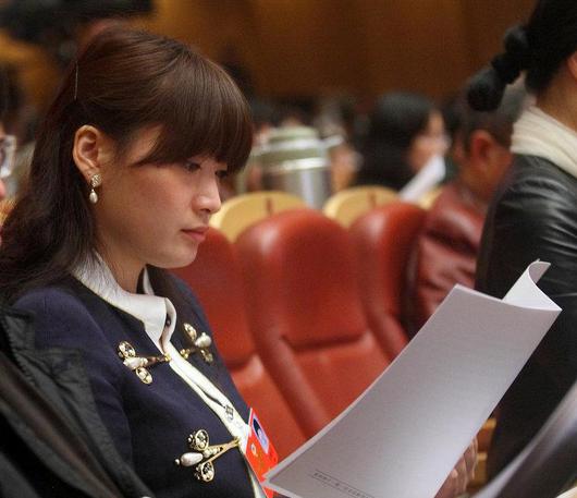 娃哈哈女继承人宗馥莉，资产过千亿，38岁仍旧未婚，其父公开招亲