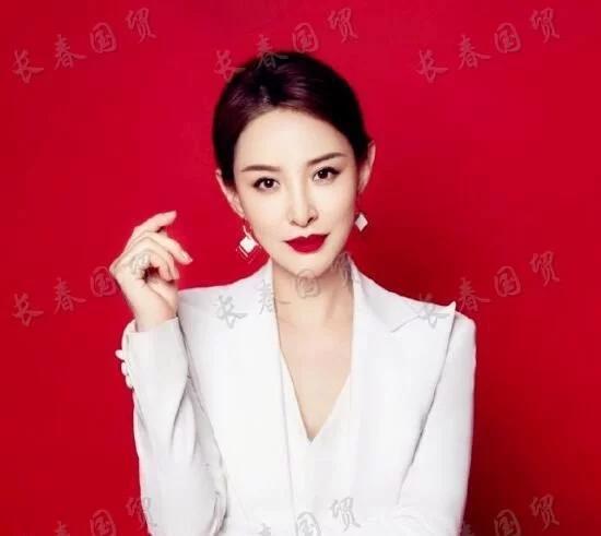 汪峰前妻近照曝光，肤白貌美气质好，离婚后独自抚养女儿