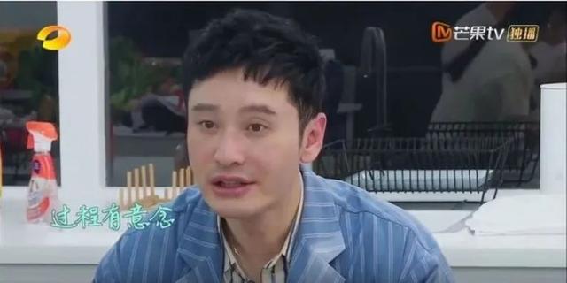 43岁黄晓明溶妆后打回原形，双目无神轮廓消失，网友：果然没整容