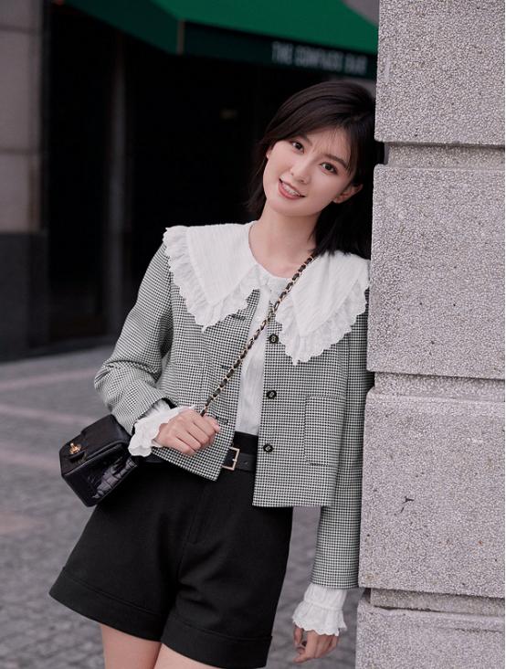 乔欣真是“茶艺女孩”，虽然服装很纯，却带着“欲”感很抢镜