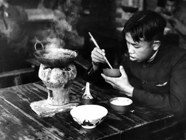 《生活》杂志老照片：还原中国战时生活场景