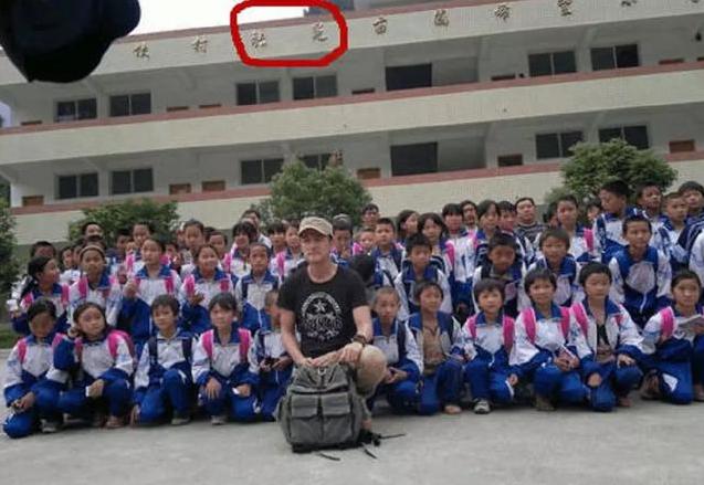 胡歌的一场车祸，女助理救了他，金庸也救了他，而他则救了司机