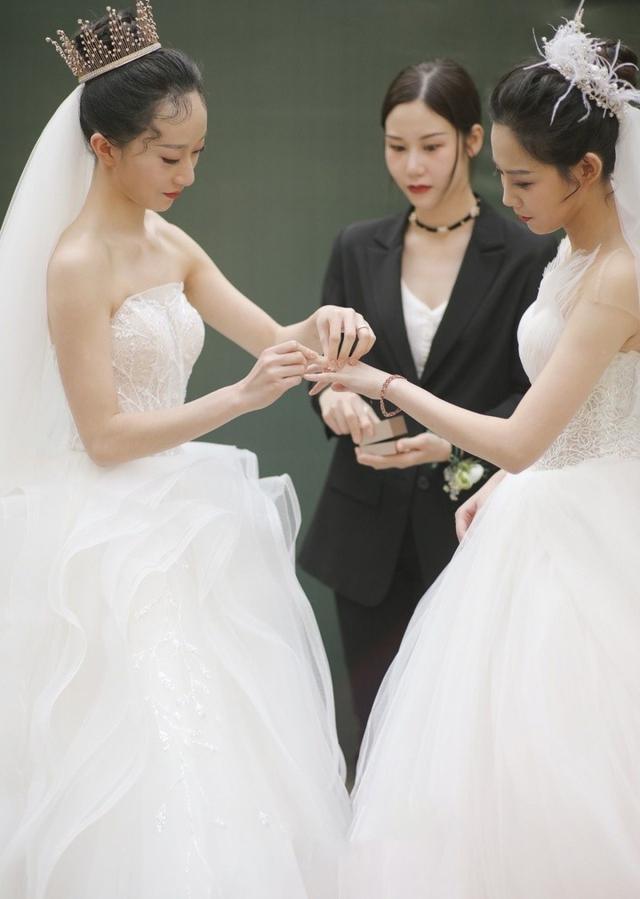 杨丽萍徒弟水月同性婚姻：按照喜欢的方式走着