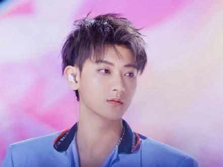 黄子韬ins宣传徐艺洋评论翻车，网友集体声讨对