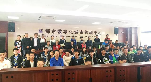 学生宿舍还有跃层双人间，眉山这所大学让隔壁学校羡慕哭了