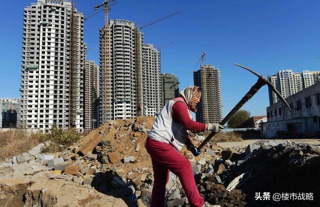 楼市7000万套空房，房价仍不降价？曹德旺直言：