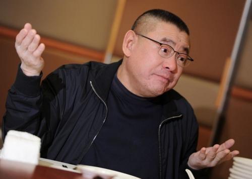 他比李嘉诚还狠！国内分红300亿不交一分税，跑