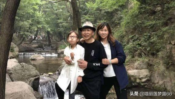 他长相丑是“反派专业户”,遭人嫌弃，老婆却是大美女