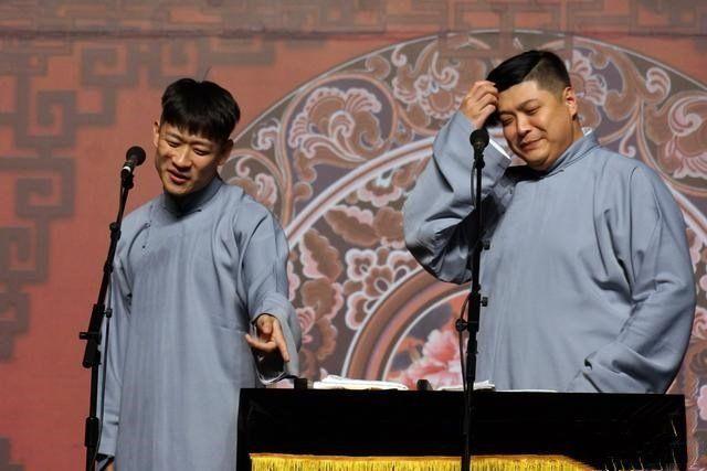 曹云金再次高调炫富，不炫豪车炫名酒，岳云鹏的一盘饺子足以秒杀