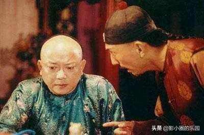 當侍衛(wèi)去抄家 發(fā)現(xiàn)墻壁有異響 敲開墻壁后發(fā)現(xiàn)其中奧秘