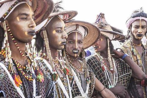 非洲“一妻多夫”的地方，男性很开心，为啥女