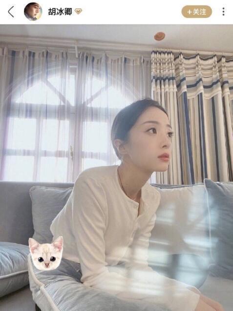 张铭恩现身胡冰卿小区，双方曾否认恋情，网友：只是拥抱的朋友