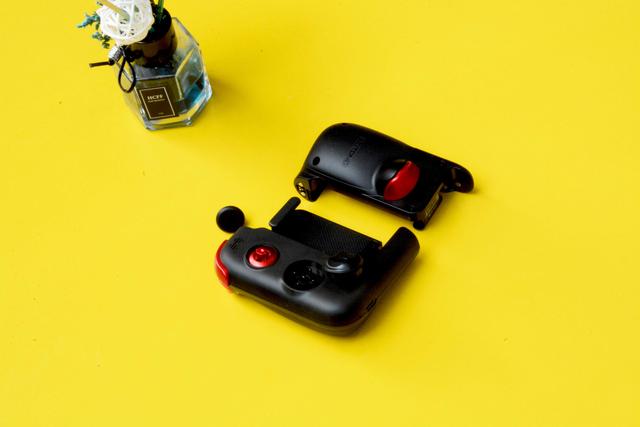 创新组合式设计、按键手感全面升级——北通G2游戏手柄测评