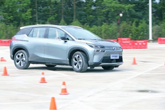 智能，加速，操控都在行，埃安SUV，或许能改变你对电动车的看法