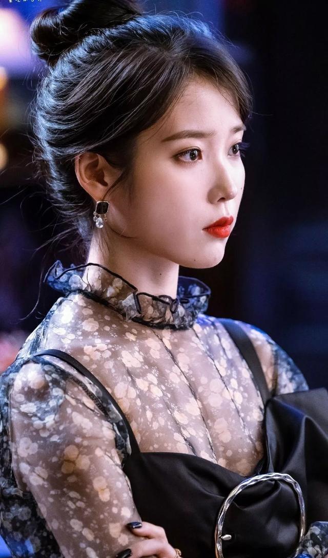 《德鲁纳酒店》更名满月的衣橱？| 时尚