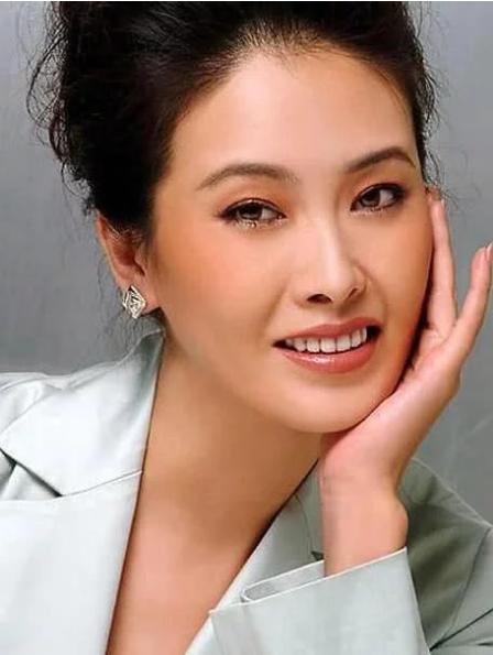 女星與男友同居8年，男友都未娶她，轉(zhuǎn)頭她就嫁給了男友的兄弟