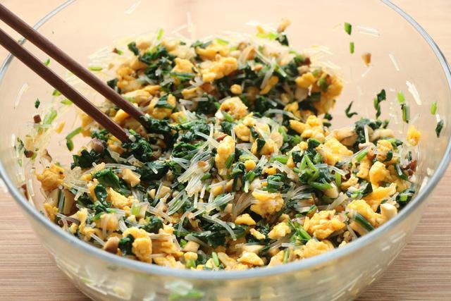 我家隔三差五就做的煎饼，好吃管饱，外表焦香酥脆，馅料丰富多彩