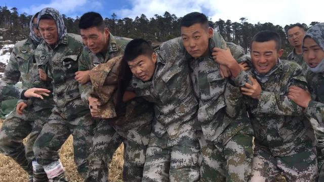 抢救雪域哨兵，卫星电话呼叫军用直升机高原空