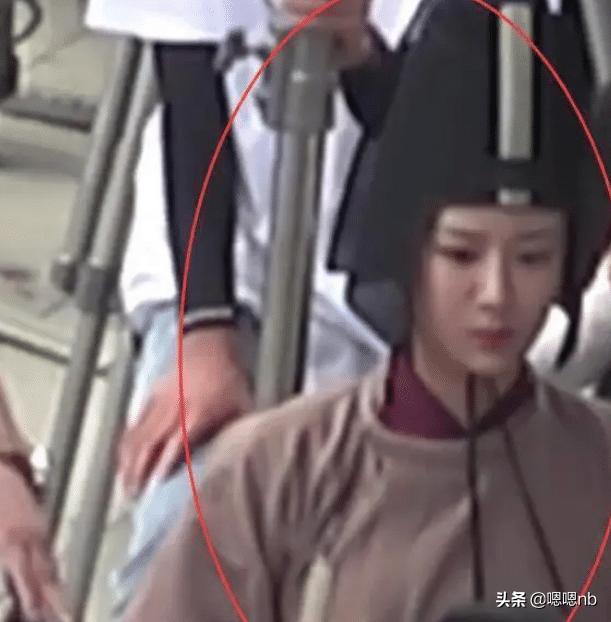 杨紫不注重身材管理？《青簪行》最新路透身形臃肿，还奶茶不离手