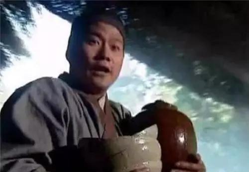 古人吃完饭放下一锭银子就走，店家为何从不清点，怎知饭钱够了？