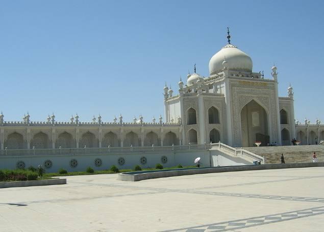 伊斯兰教允许信徒进行强烈的反抗与征服，太可