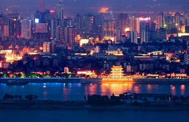 長(zhǎng)沙第一大美女原來(lái)長(zhǎng)這樣！數(shù)十萬(wàn)人跨省而來(lái)，只為看她一眼？