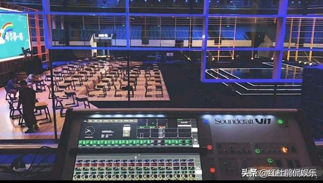 2020年央視《開學第一課》在武漢錄制，主持人是撒貝寧和朱廣權