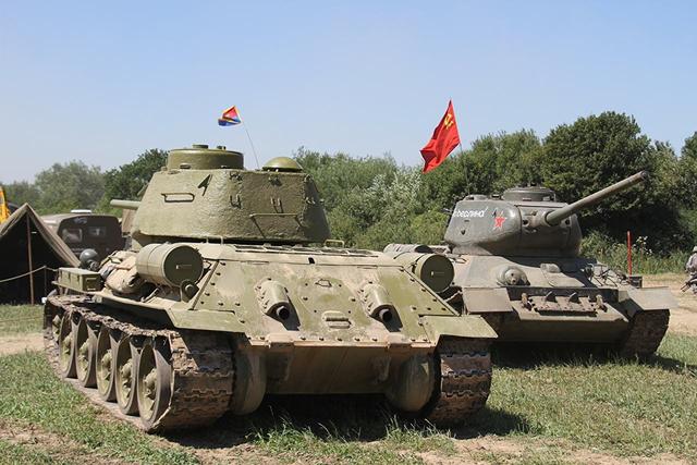 现代主战坦克速度比家用小汽车还要快，装甲厚度肯定没有1000毫米