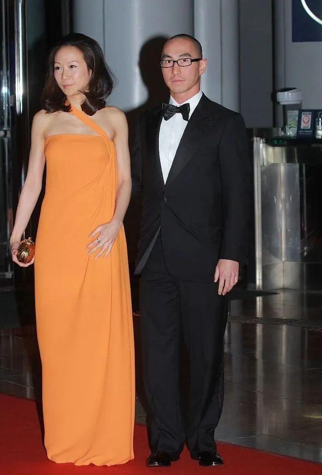 赌王的三位儿媳现身葬礼：两位儿媳是内地人，仅大儿媳是富家千金