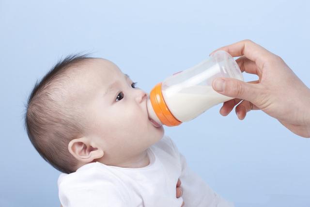 哺乳期一般可以出多少奶(哺乳期堵奶有硬块一般几天自愈)