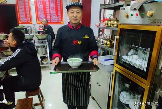 山东大叔在濮阳卖羊肉汤26年，从不断火，每天卖出500斤鲜汤