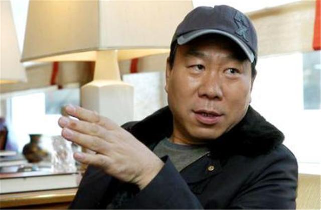 坎坷的黄轩：12岁父母离婚，19岁被张艺谋“忽悠”，21岁成孤儿