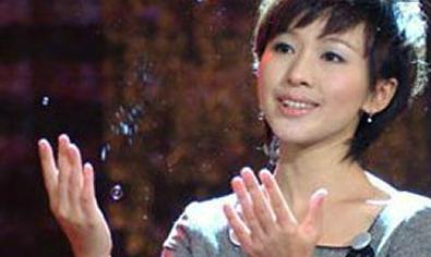 “央视一姐”欧阳夏丹，父亲早逝，母亲患癌，