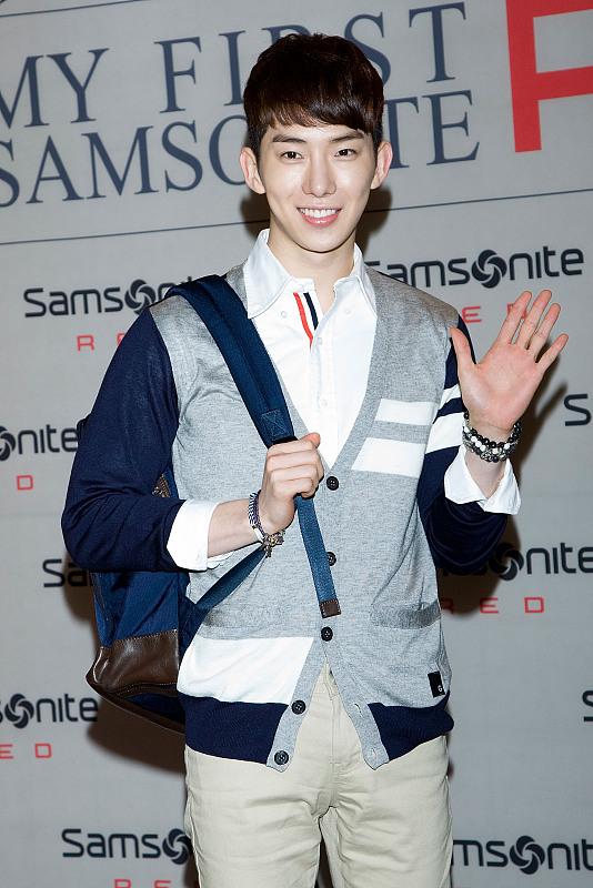 韩国2AM队长赵权服役时母亲患病，前辈姐姐金惠秀的举动令人感动