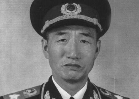 徐向前是他的贵人，曾多次救他于危难中，最后