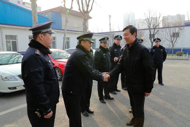 济南新材料产业园区管委会主任陈西武走访桑梓店派出所