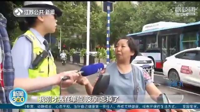 南京：电动车新规实施5天 仍有人骑车不戴头盔