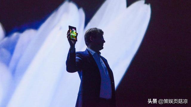 湖里|郑爽手机掉湖里了 袁咏琳表示这操作我熟手机防水不够还得防滑