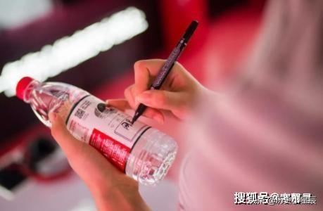 “失败”的矿泉水，花60亿打广告，出口28个国家