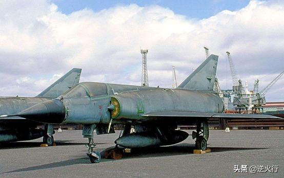 袖珍的法国超音速幻影Ⅳ轰炸机，战斗机改来的