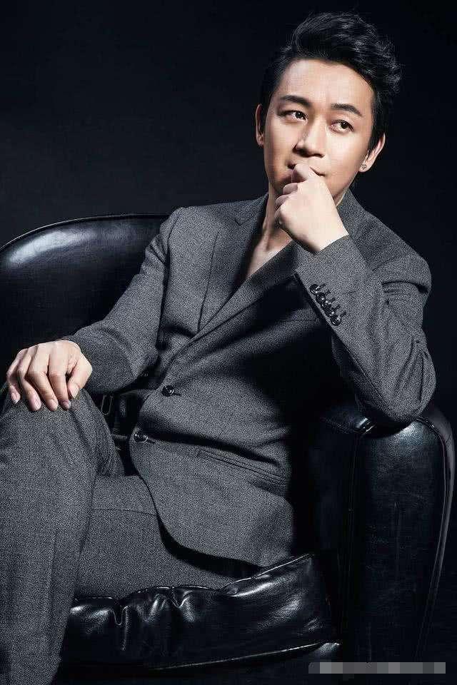 "白莲花"董洁，清纯背后婚内出轨，反咬潘粤明一口