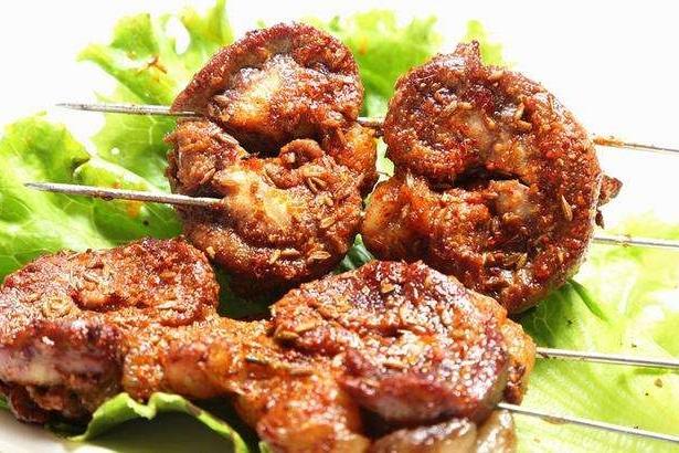 青城休闲夜食打卡地——香格里拉啤酒烧烤广场