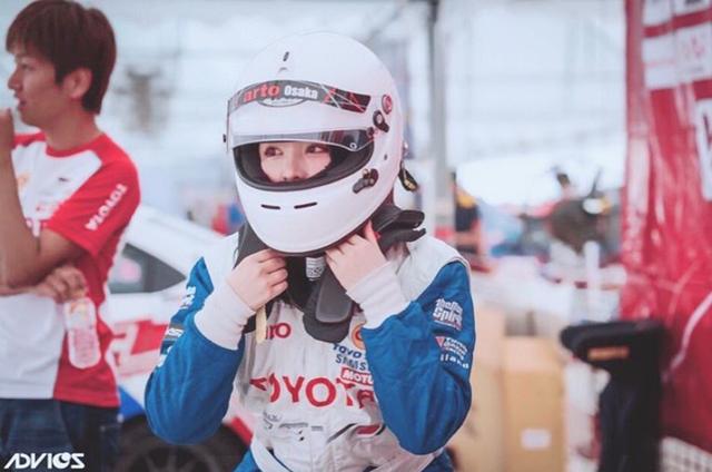 日本绝美赛车手颜值爆火，上赛场前竟然还是性感模特？