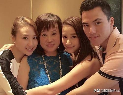 何鸿燊何氏家族悼文，留下四房十七杰，详细了