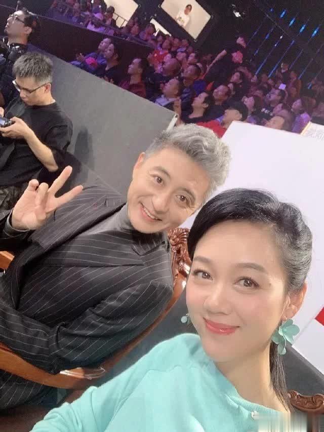 名嘴周群清晨发长文感叹，疑似婚姻出现变故，