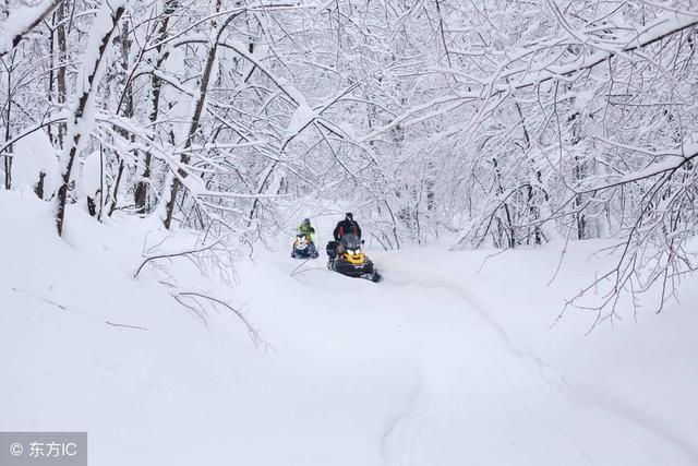 snow意思:下雪了;如果是正在下雪是:itissnowing